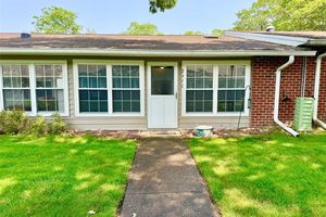 231 BLACKPOOL CT, RIDGE, NY