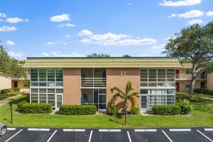 27 VISTA GARDENS TRL APT 204, VERO BEACH, FL