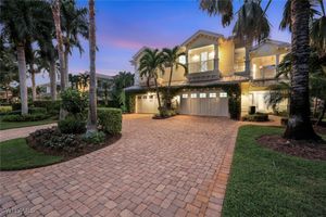 699 FAIRWAY TER, NAPLES, FL