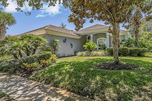8 HIDDEN LAKE WAY, PALM COAST, FL
