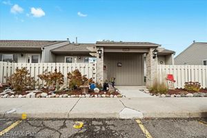 62180 ARLINGTON CIR UNIT 5, SOUTH LYON, MI
