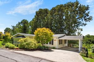 200 CRANBROOK CIR, HENDERSONVILLE, NC