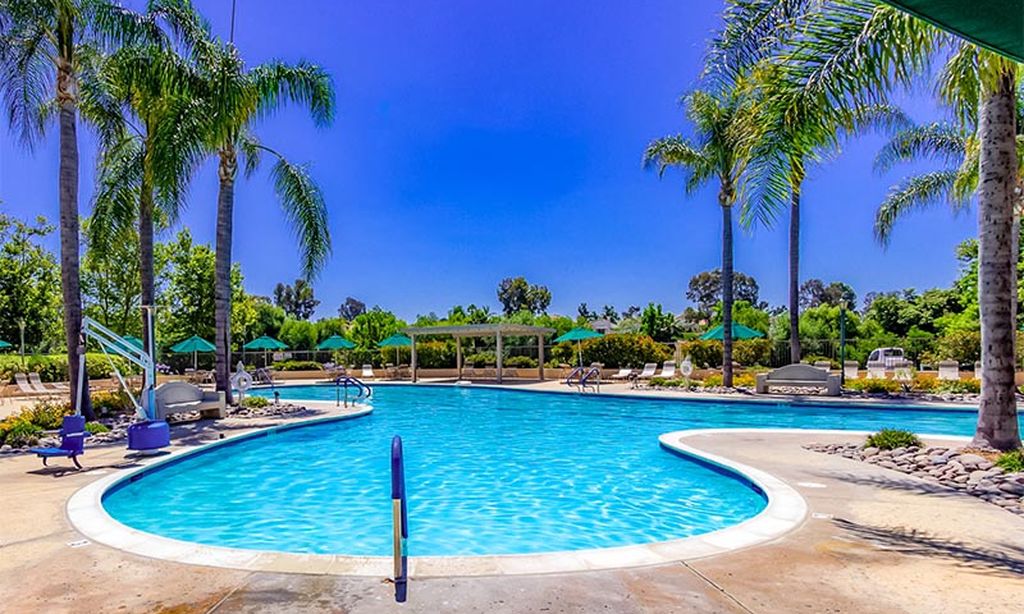 Outdoor Resort-Style Pool