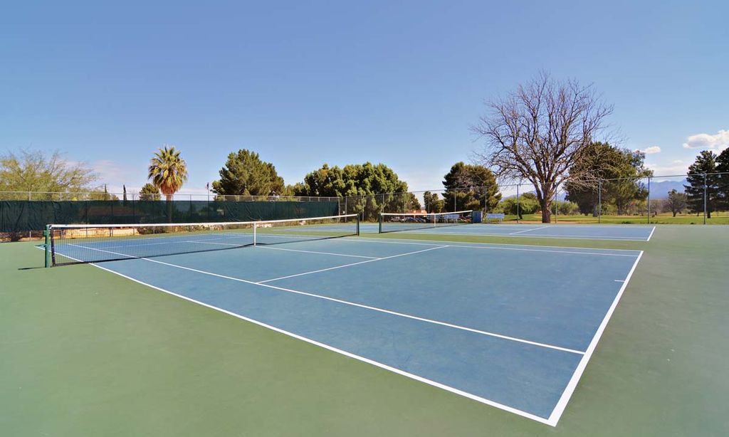 2 Tennis Courts