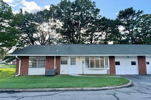 151 EASTBOURNE CT B, RIDGE, NY
