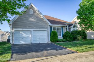 10 LAKELAND DR, BARNEGAT, NJ