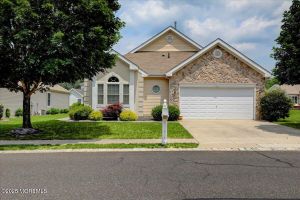 4 LONG BAY RD, JACKSON, NJ