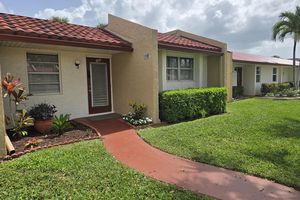143 LAKE BARBARA DR, WEST PALM BEACH, FL