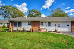 173 VENTRY CT, RIDGE, NY