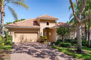 6841 BENT GRASS DR, NAPLES, FL