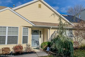 17 WELLINGTON LN, LAKEWOOD, NJ