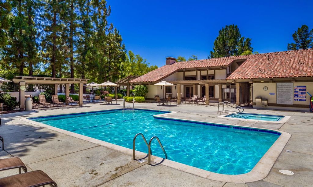 Cribari Center Outdoor Pool & Spa