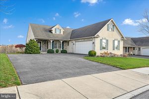 988 CAMBRIDGE DR, MANHEIM, PA
