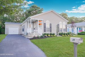 39 OAK RIDGE LN, MANAHAWKIN, NJ