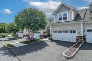 17 BROOKSIDE CT # 17, NEWTOWN, CT