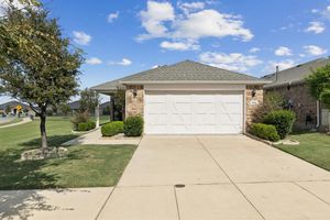7677 PARADE DR, AUBREY, TX