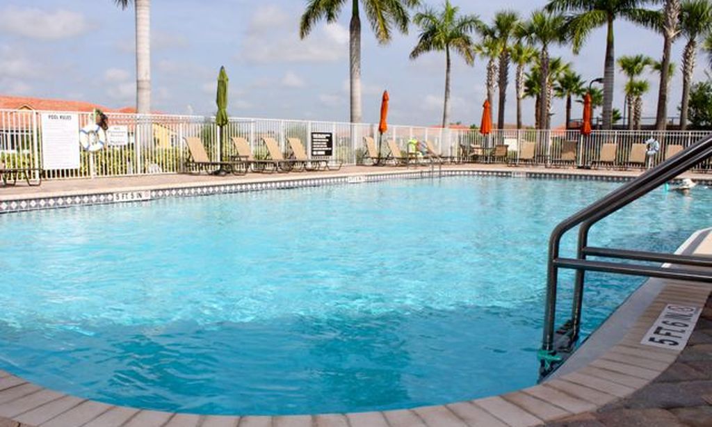 Outdoor Resort-Style Pool