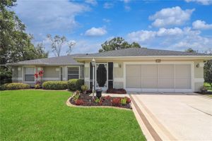 21605 KING HENRY AVE, LEESBURG, FL