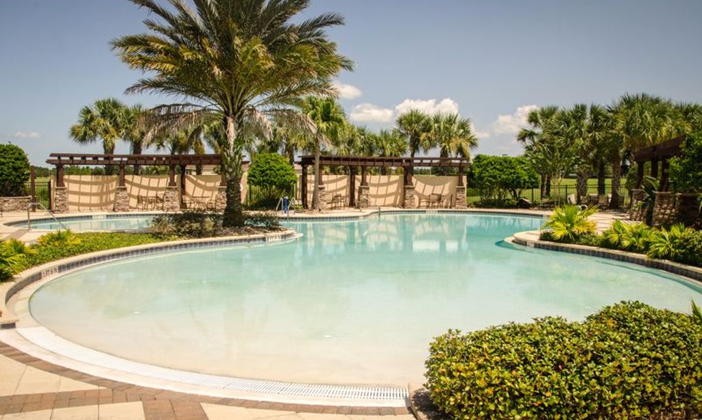Outdoor Resort-Style Pool