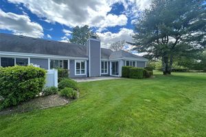 295 W MIDLAND POND CT, MORICHES, NY