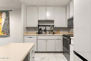 327 CHESTNUT HILL CT 11, THOUSAND OAKS, CA