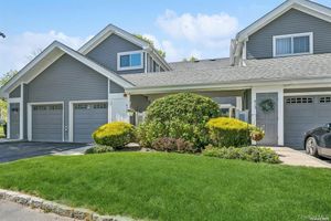 416 LINDSAY LN, MORICHES, NY