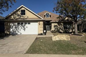 9704 PINEWOOD DR, DENTON, TX