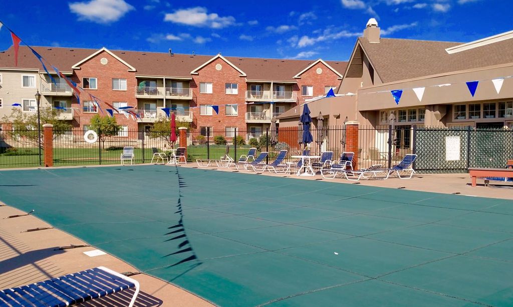 Outdoor Pool & Patio