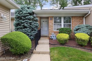 40 SMOKE TREE TER # 142, RED BANK, NJ