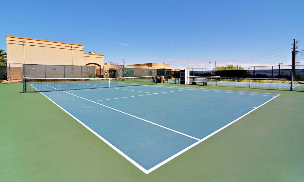 2 Tennis Courts