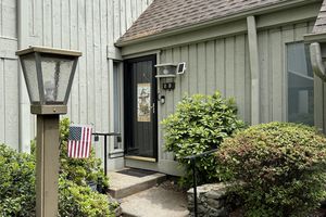 8 HERITAGE VLG D, SOUTHBURY, CT