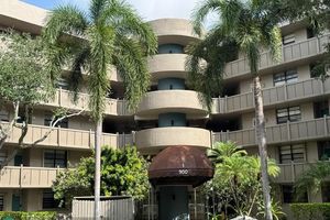 900 COLONY POINT CIR 407, PEMBROKE PINES, FL