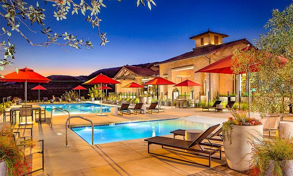 The Veranda Outdoor Pool & Spa