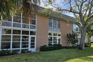 34 VISTA GARDENS TRL APT 104, VERO BEACH, FL