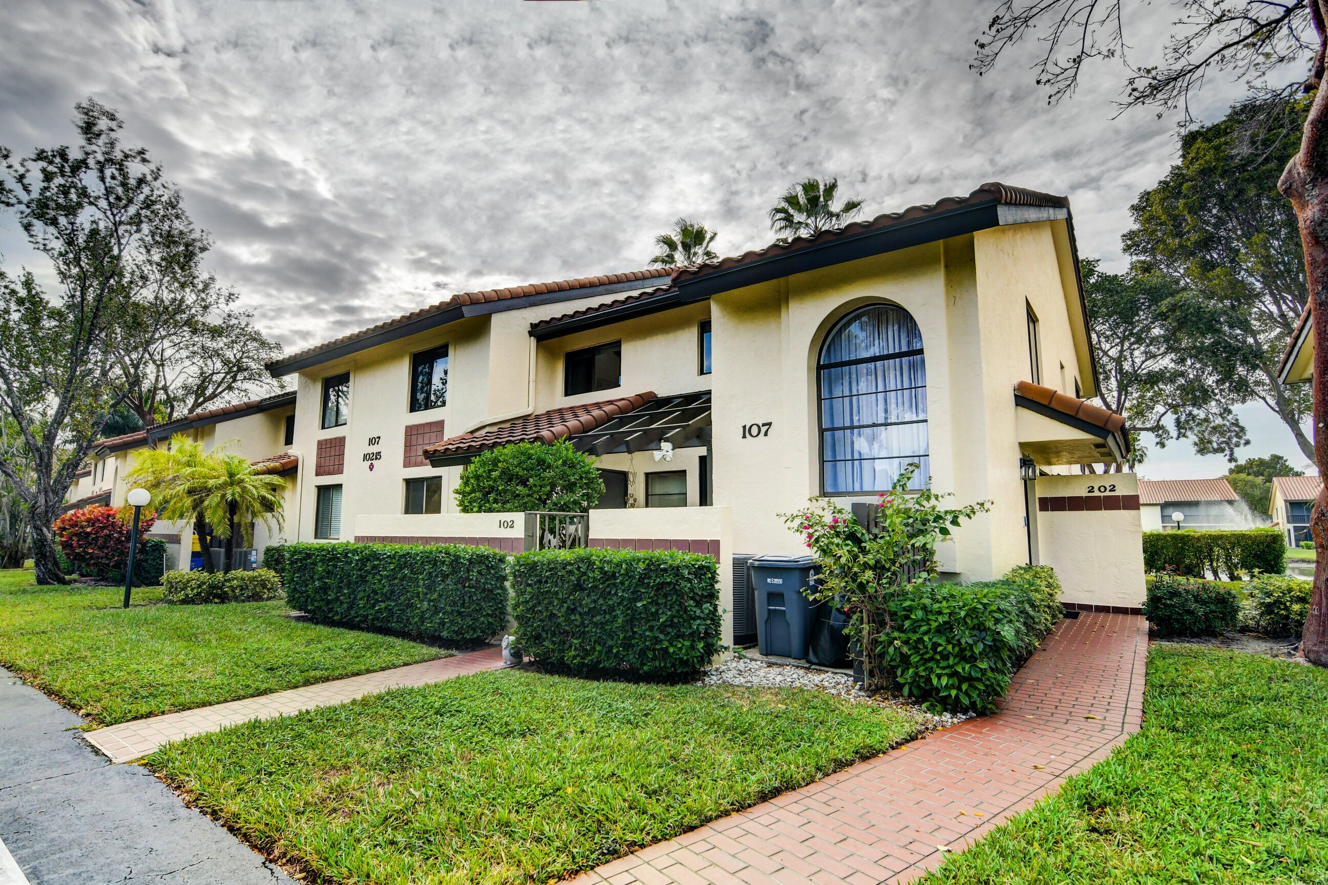 image of property at 10215 N Circle Lake Drive 202