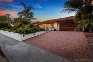 1042 LA SOMBRA DR, SAN MARCOS, CA