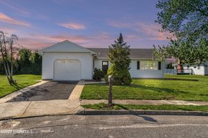 5 GRAMERCY CT, TOMS RIVER, NJ