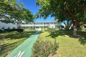 302 FARNHAM M # 302, DEERFIELD BEACH, FL