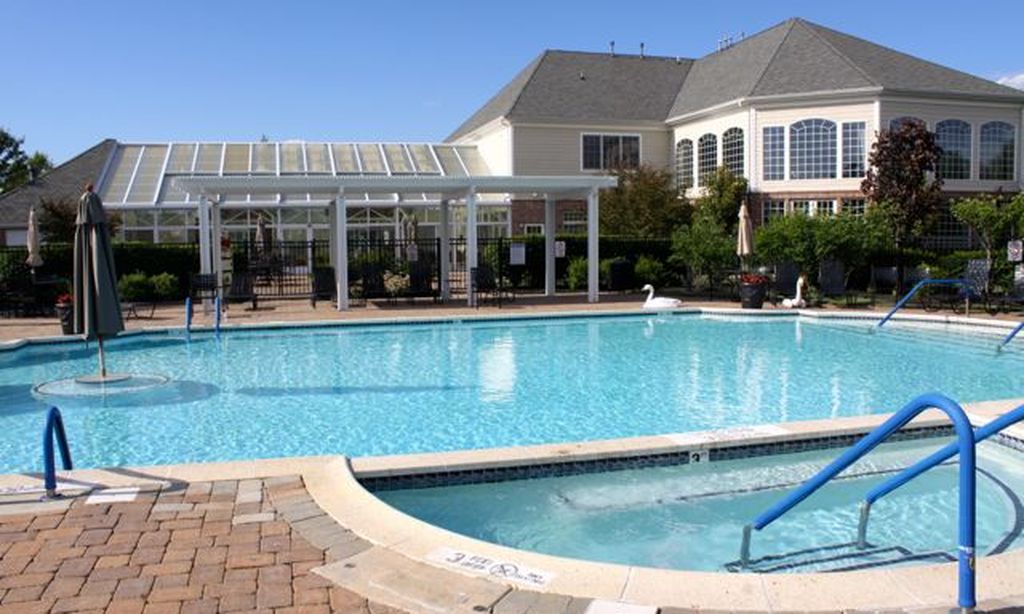 Outdoor Pool & Spa