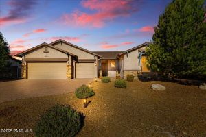8454 N PEPPERBOX RD, PRESCOTT VALLEY, AZ