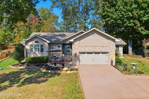 301 TAHLEQUAH DR, LOUDON, TN