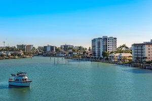 222 HARBOUR DR 503, NAPLES, FL