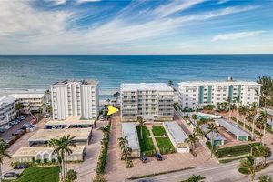 1977 GULF SHORE BLVD 302, NAPLES, FL