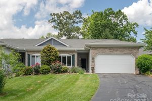 12 COUNTRY MEADOWS LN, HENDERSONVILLE, NC