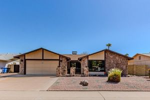 11449 S IROQUOIS DR, PHOENIX, AZ