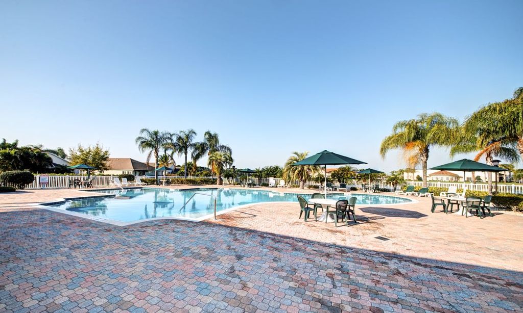 Outdoor Resort-Style Pool