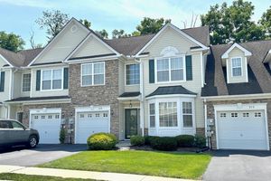 214 VILLAGE DR, BLANDON, PA