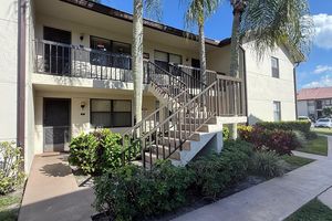 7690 TAHITI LN APT 202, LAKE WORTH, FL