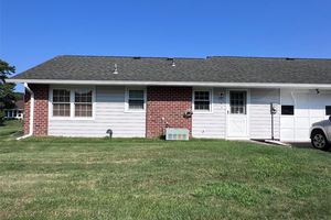 156 FALMOUTH CT B, RIDGE, NY