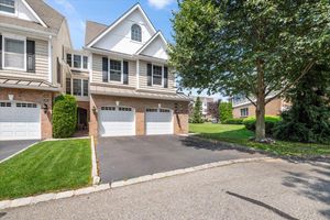 481 PACING WAY, WESTBURY, NY